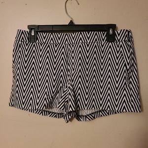 Express Shorts zig zag print